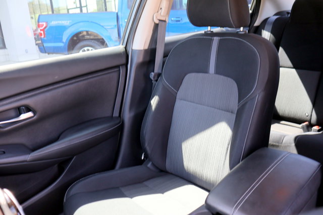 Vehicle image 10 of 22