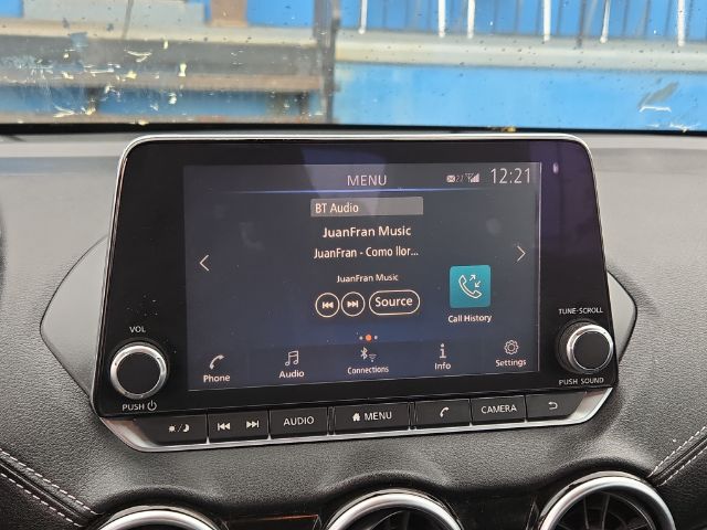 Vehicle image 17 of 21