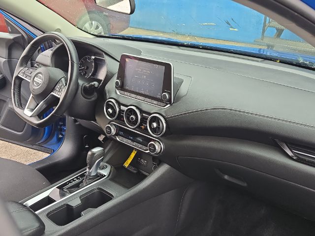 Vehicle image 9 of 21