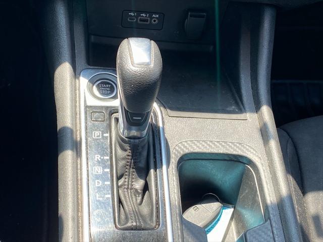 Vehicle image 21 of 25