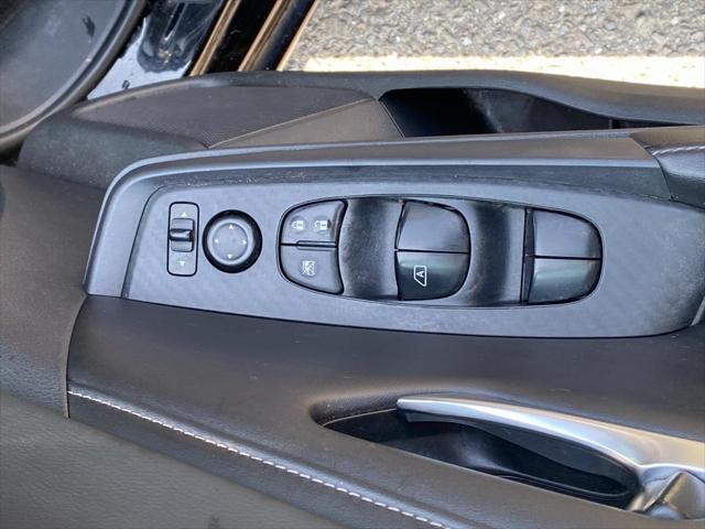 Vehicle image 16 of 25