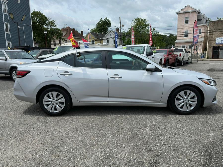 Vehicle image 4 of 41
