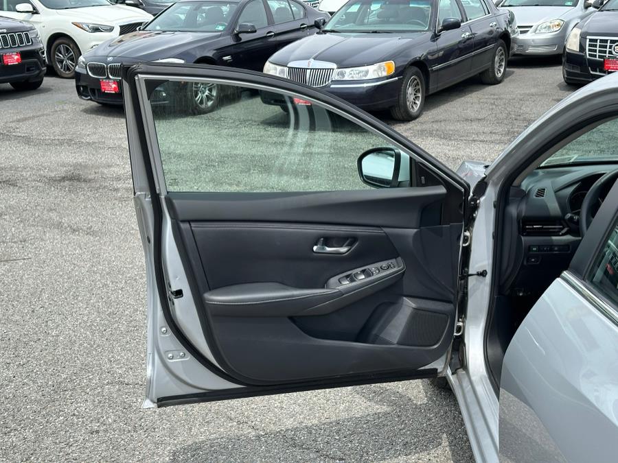 Vehicle image 9 of 41