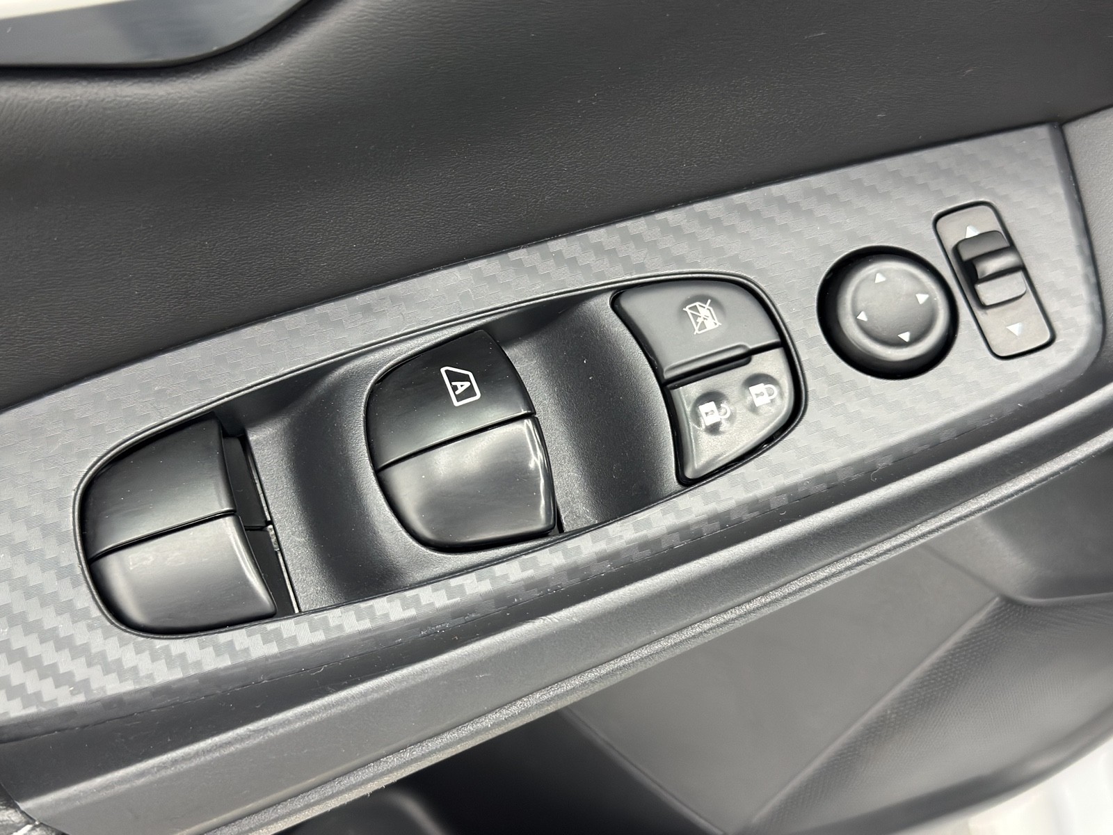 Vehicle image 36 of 52