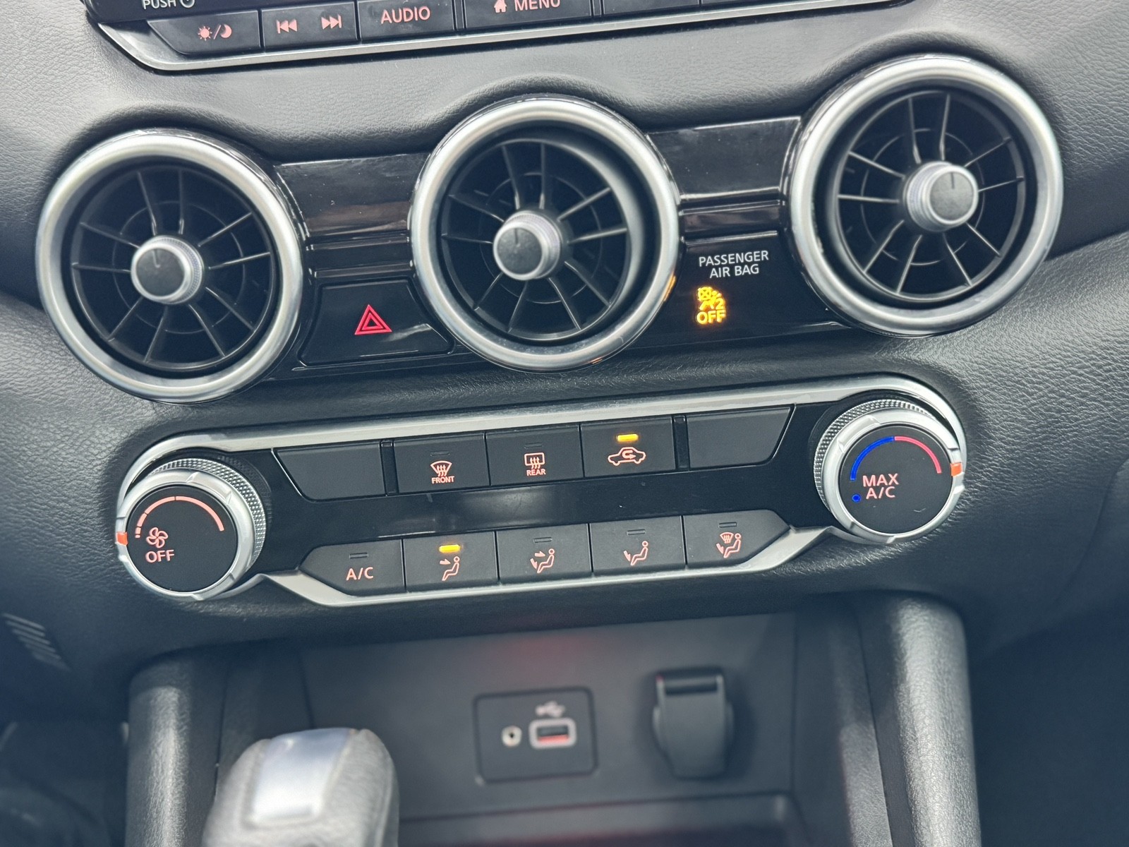 Vehicle image 27 of 52