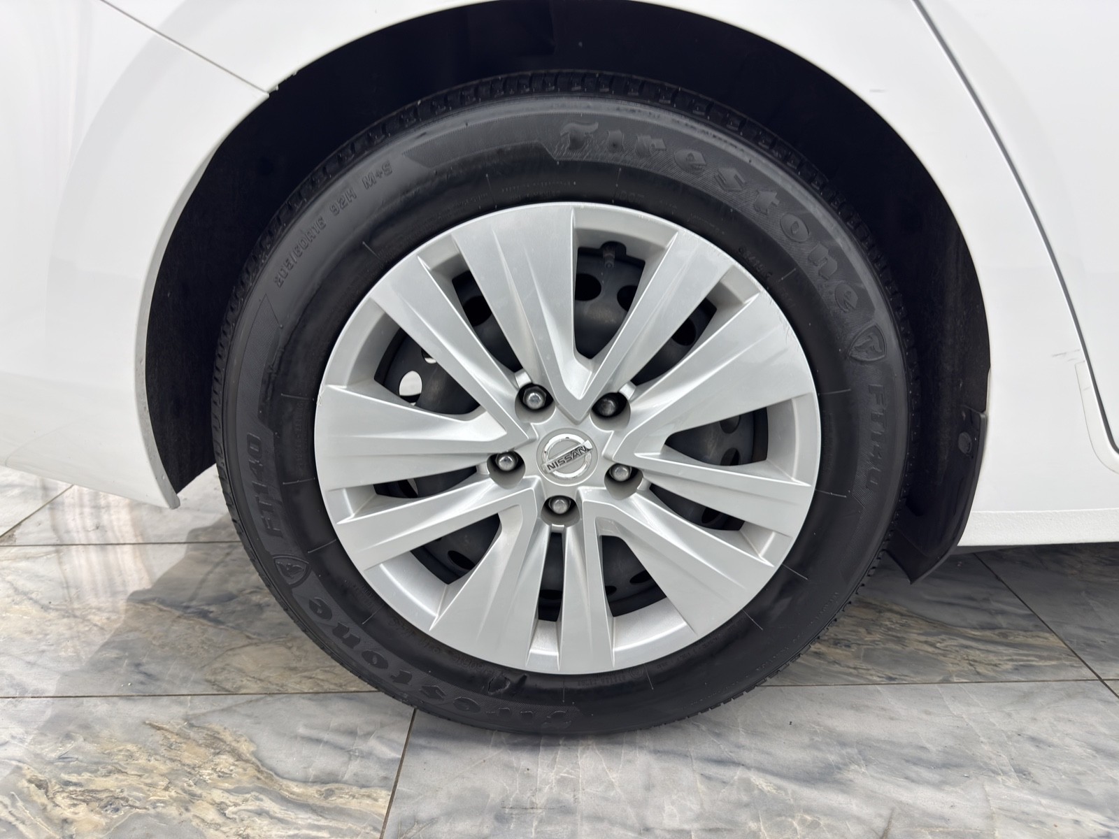 Vehicle image 9 of 52