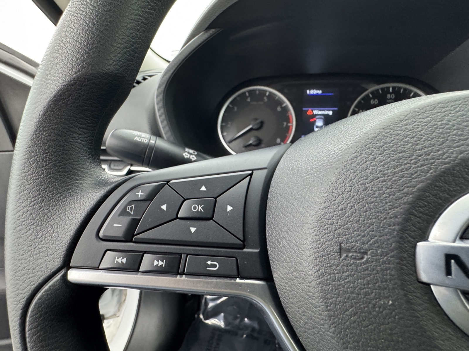 Vehicle image 17 of 52