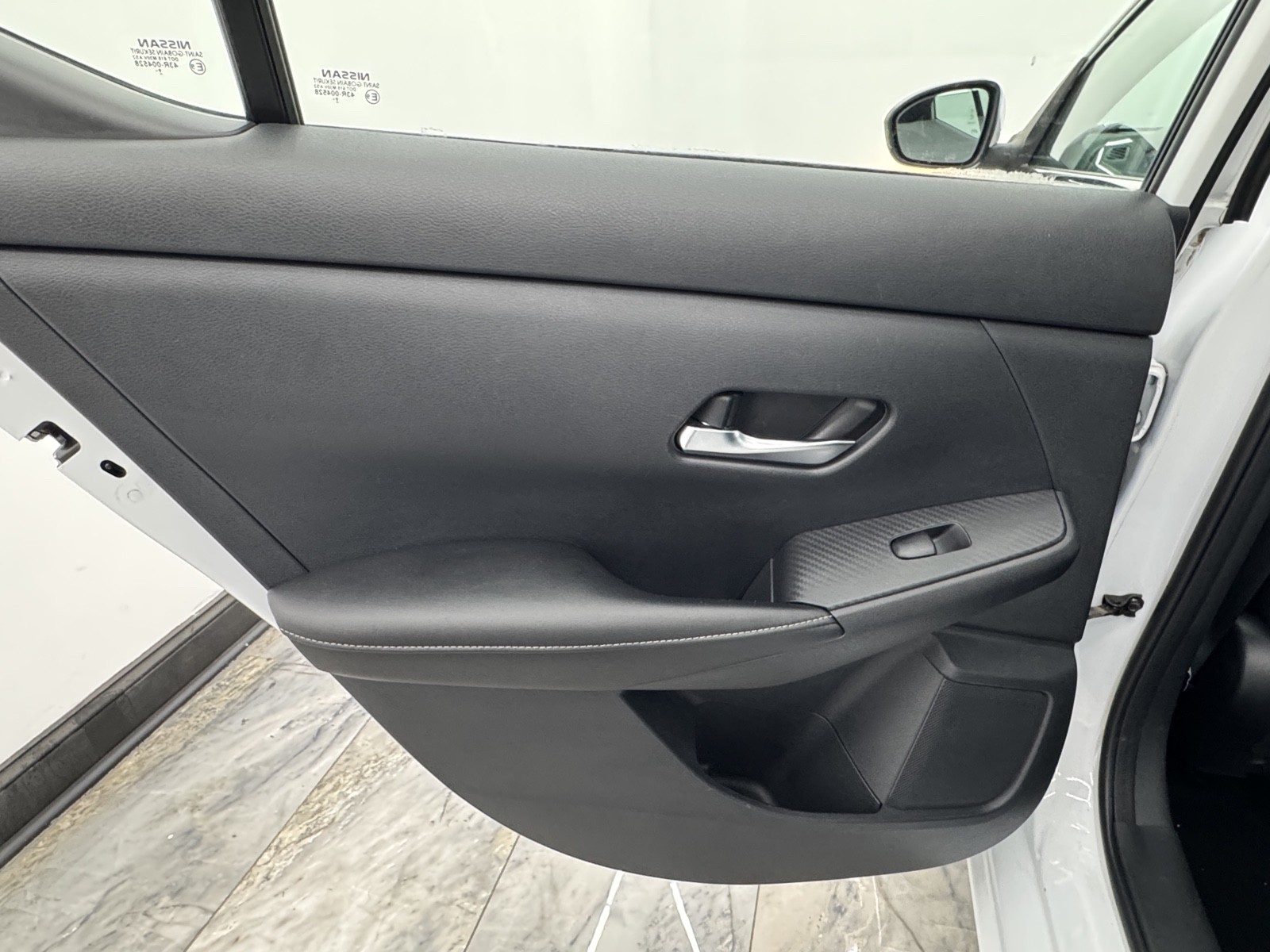 Vehicle image 39 of 52
