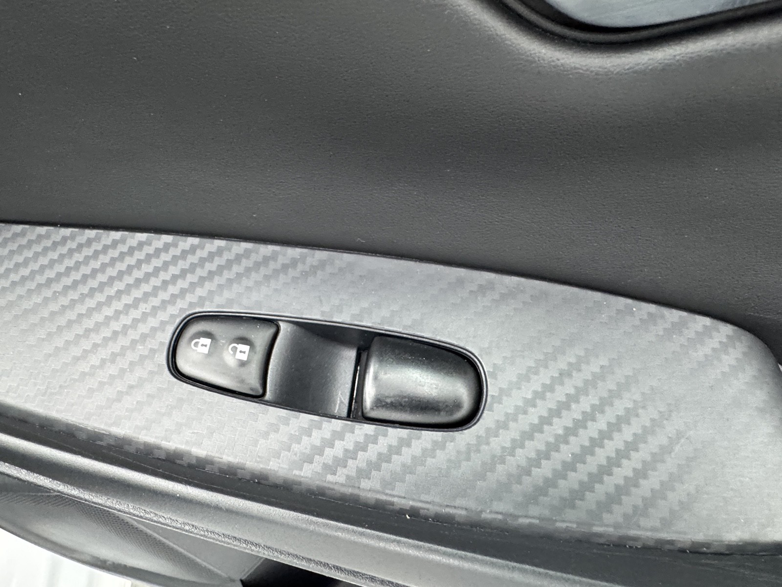 Vehicle image 46 of 52