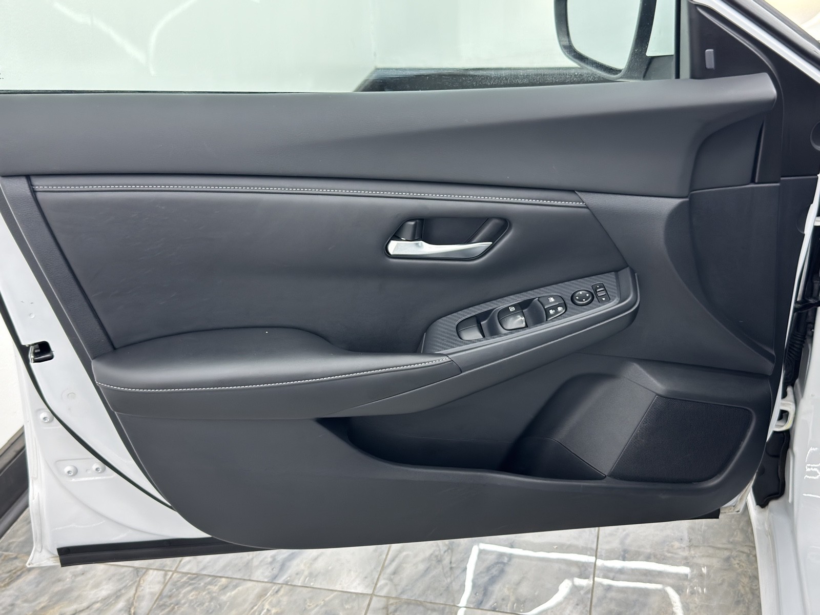 Vehicle image 35 of 52