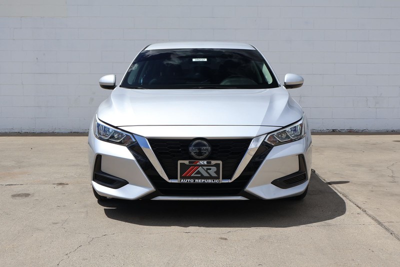 2020 Nissan Sentra S Image 2 of 32