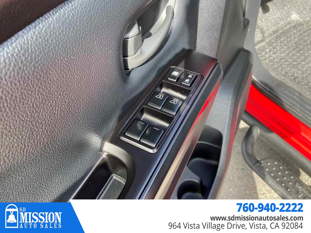 Vehicle image 11 of 21