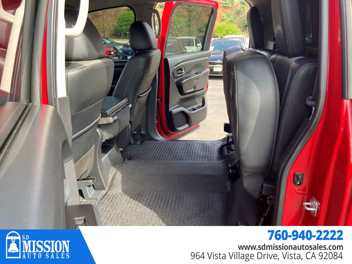 Vehicle image 16 of 21
