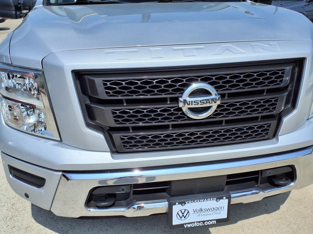 Vehicle image 27 of 30