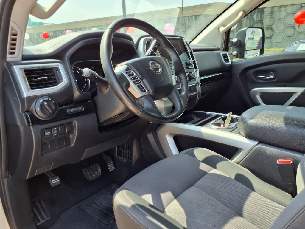 Vehicle image 17 of 30