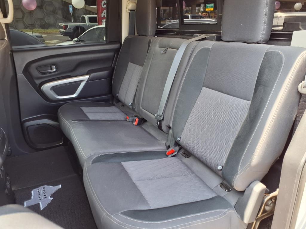 Vehicle image 14 of 30