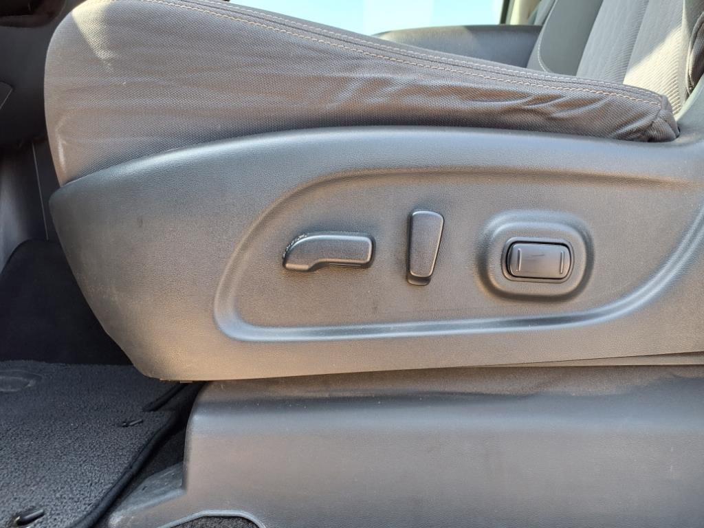Vehicle image 19 of 30