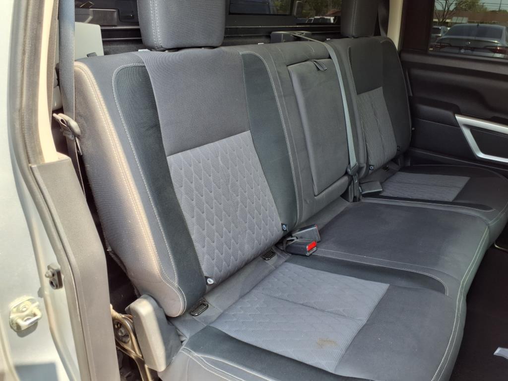 Vehicle image 13 of 30