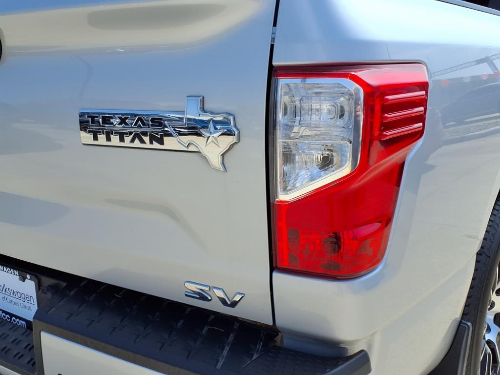 Vehicle image 28 of 30