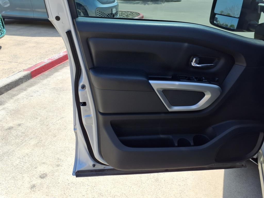 Vehicle image 18 of 30