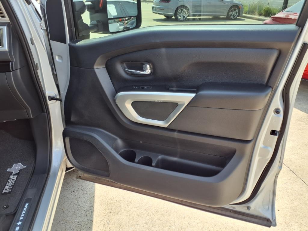 Vehicle image 10 of 30