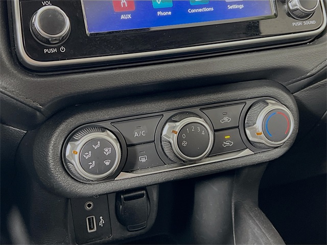 Vehicle image 19 of 39