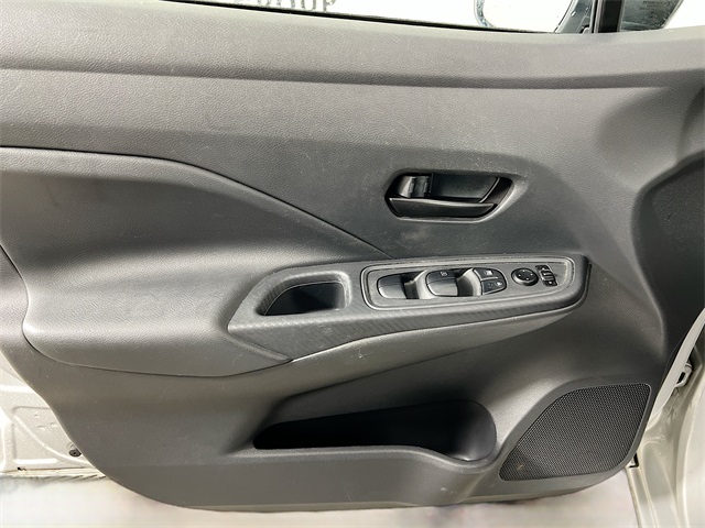 Vehicle image 29 of 39