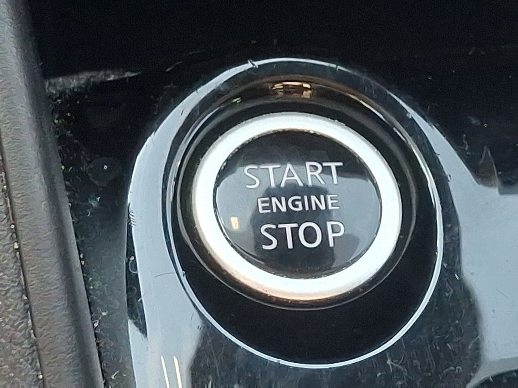 Vehicle image 24 of 30