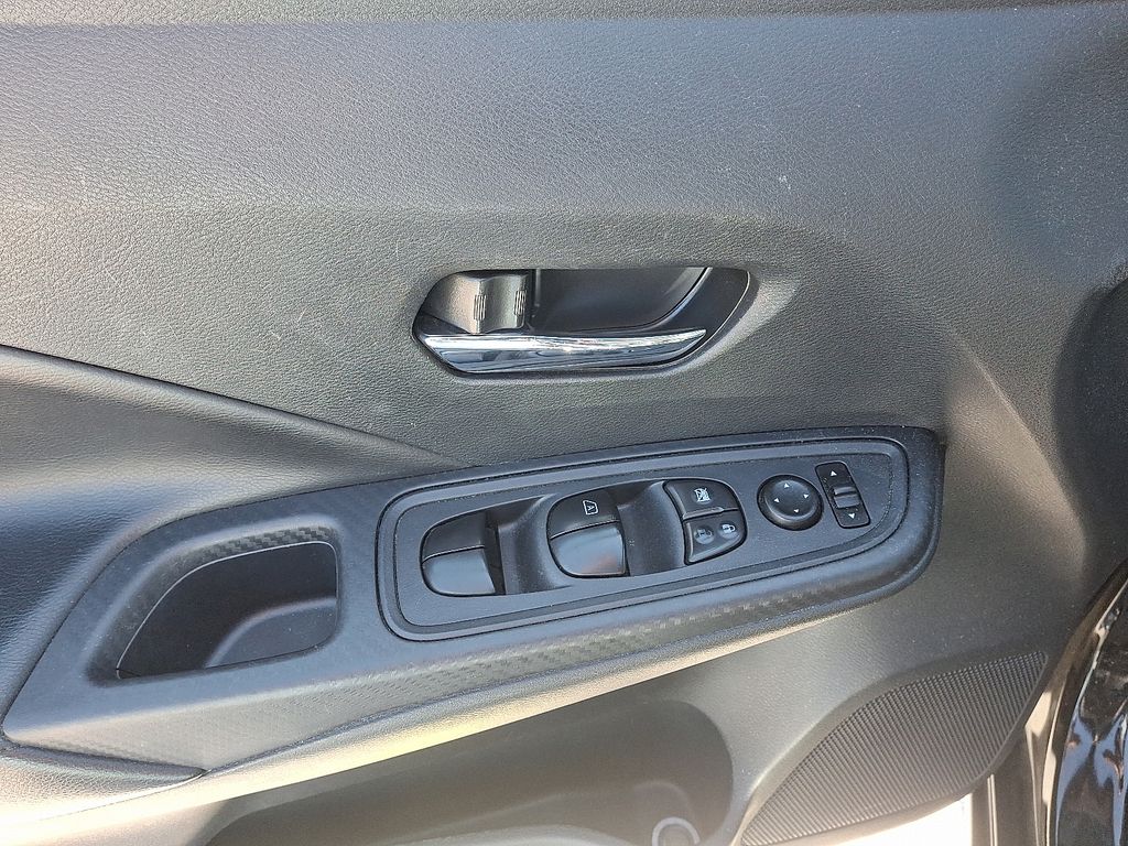 Vehicle image 14 of 30
