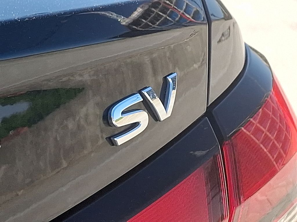 Vehicle image 28 of 30