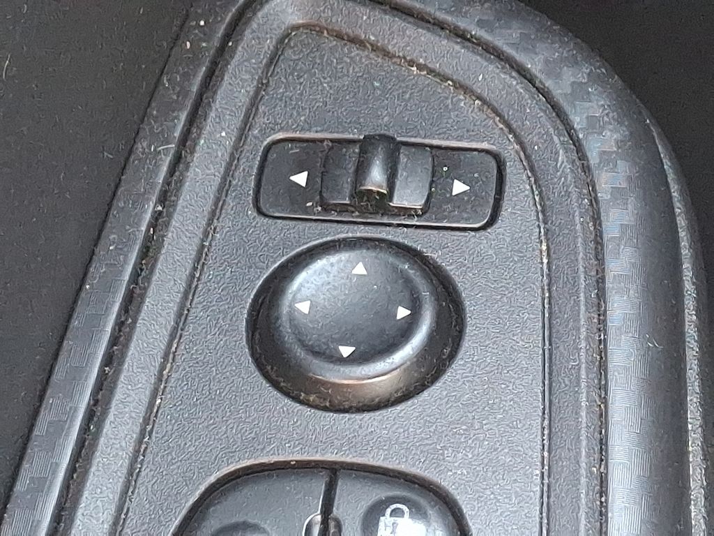 Vehicle image 25 of 30