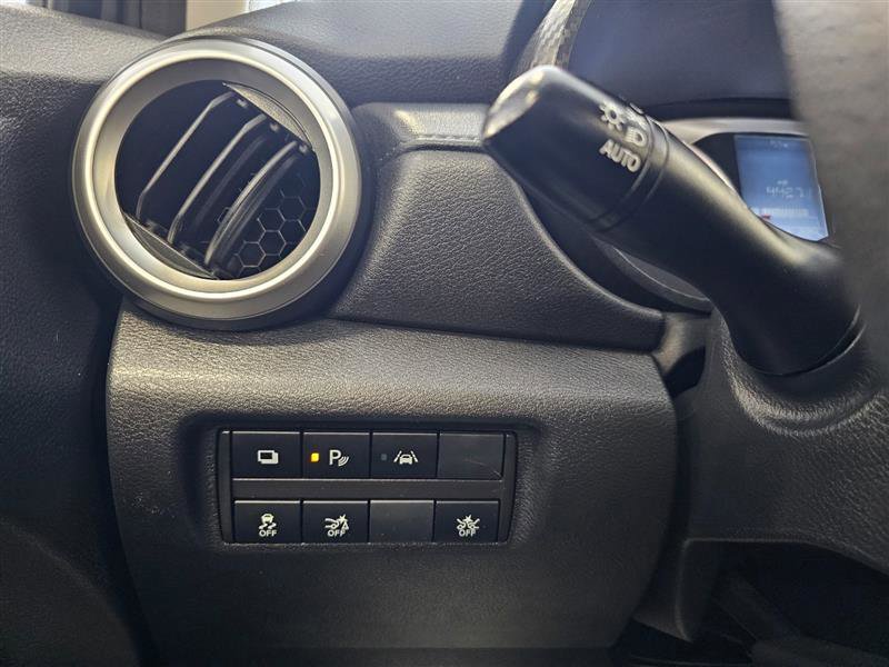 Vehicle image 21 of 26