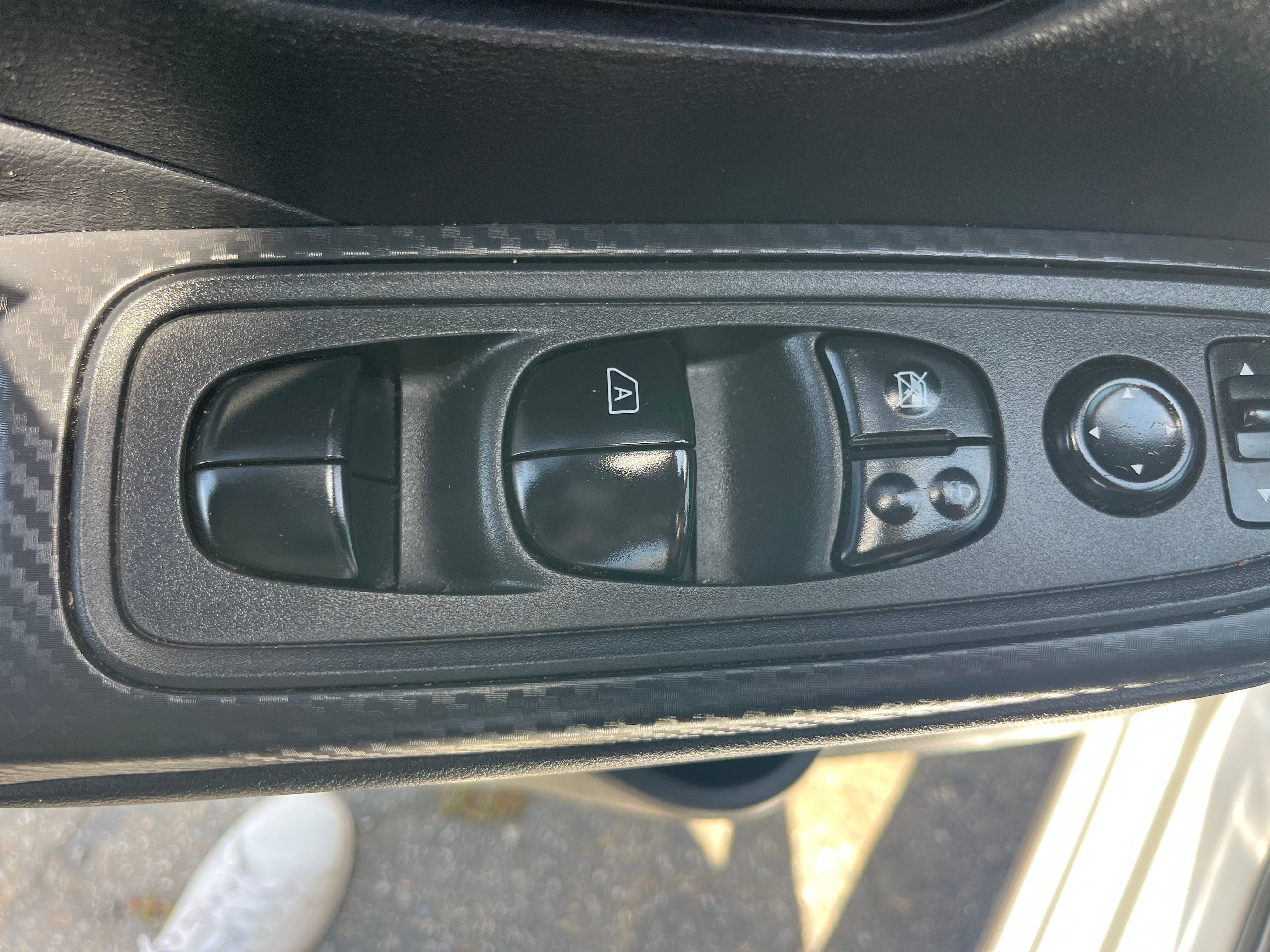 Vehicle image 32 of 90