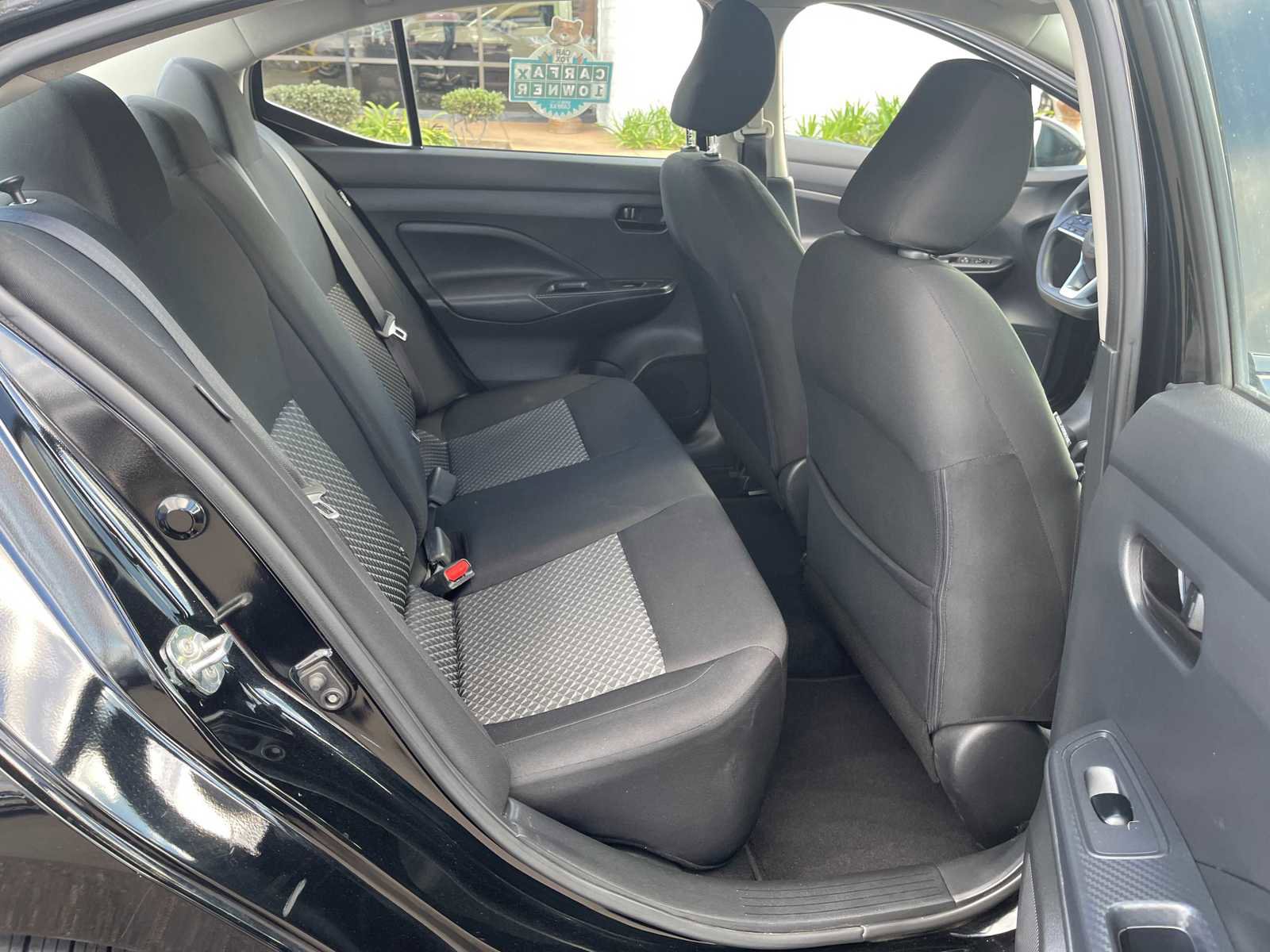 Vehicle image 11 of 27