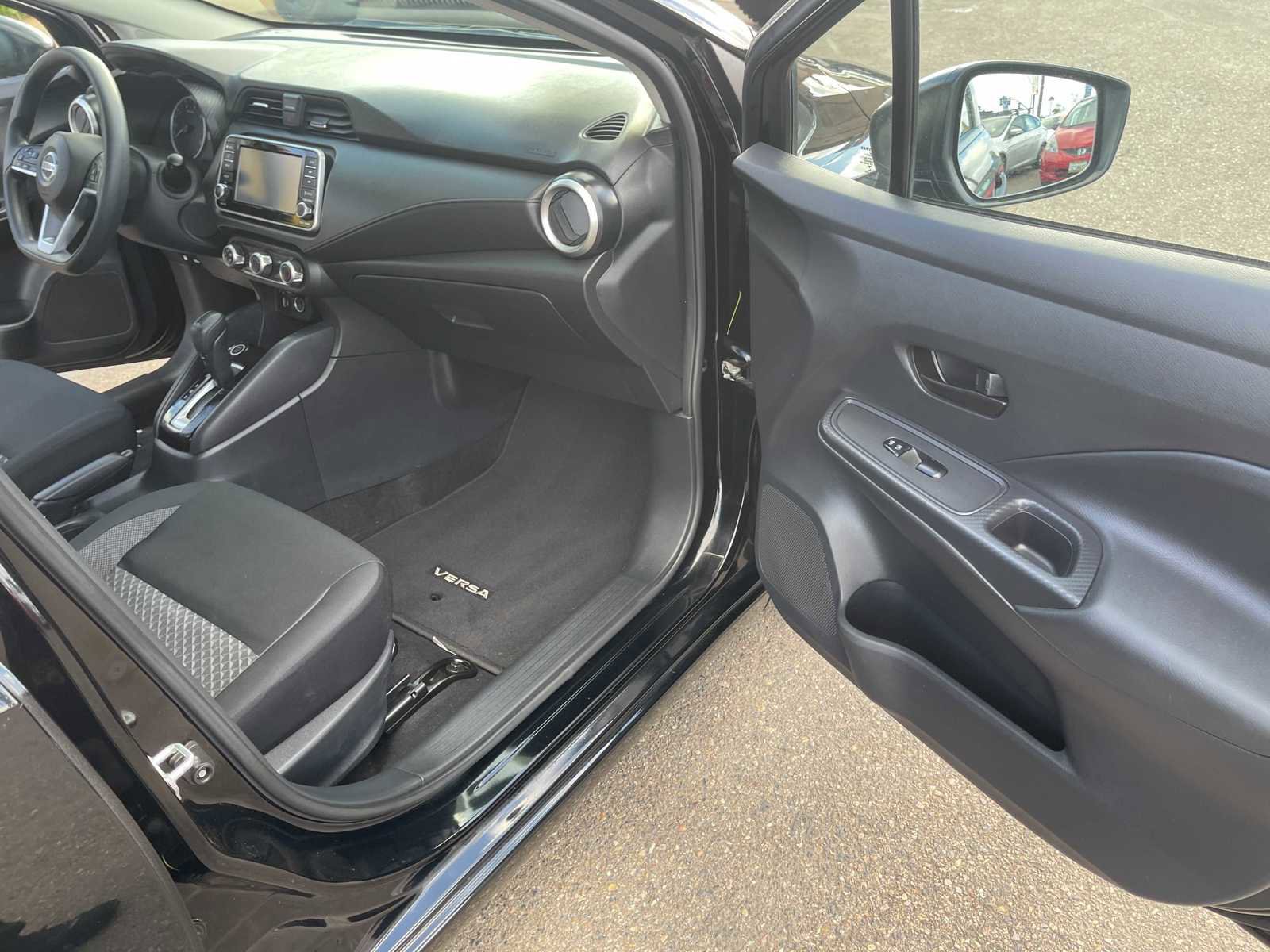 Vehicle image 13 of 27