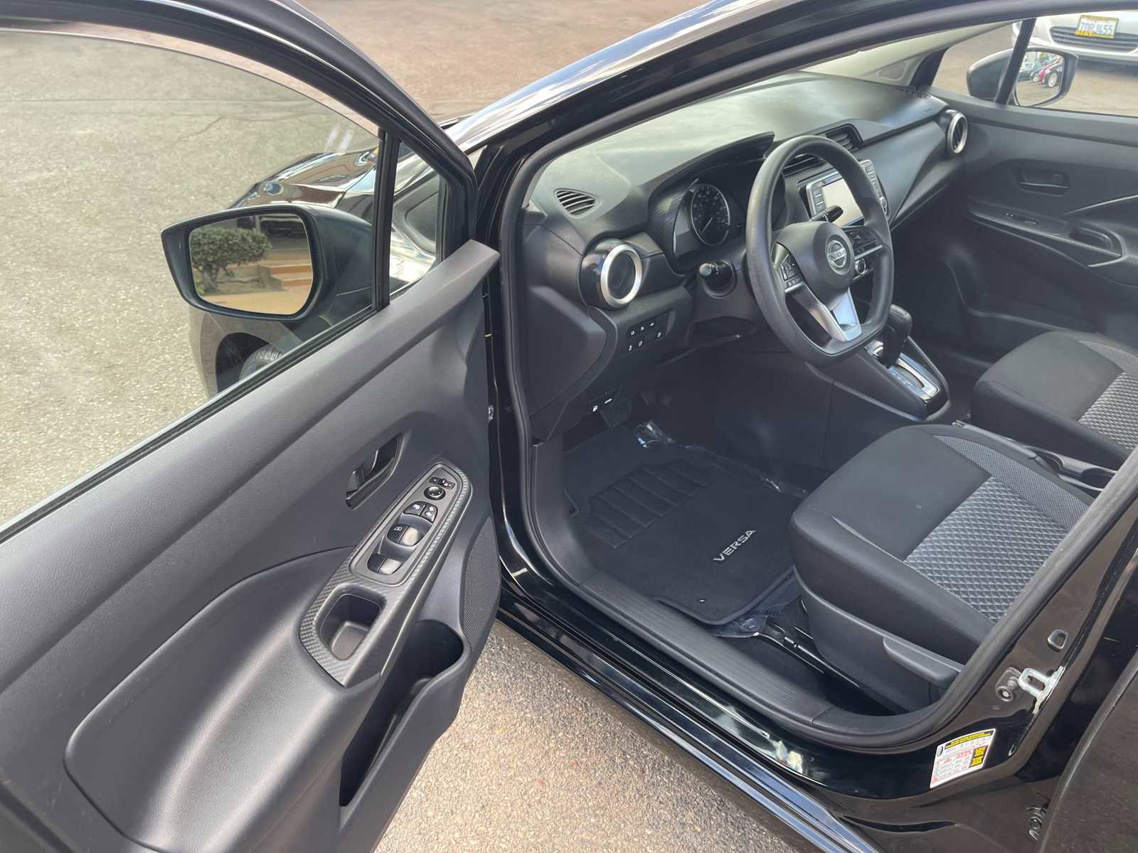 Vehicle image 15 of 27