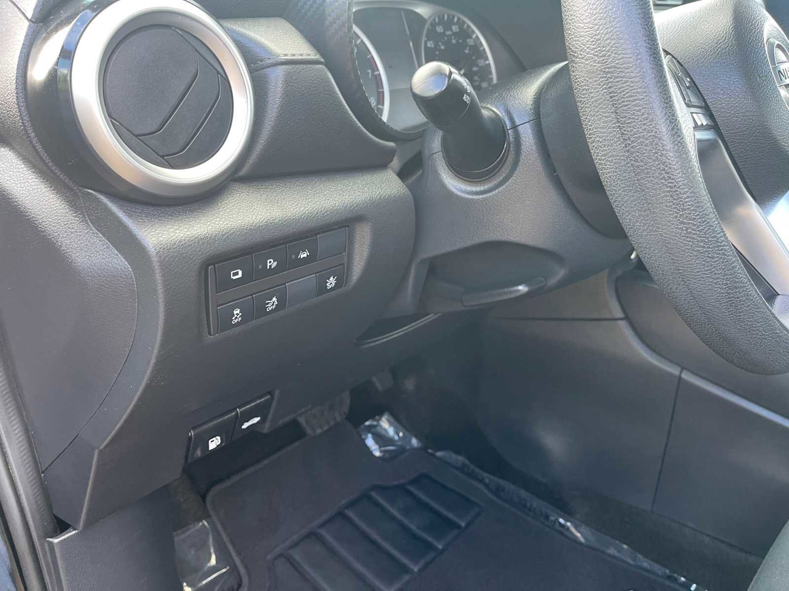 Vehicle image 18 of 27