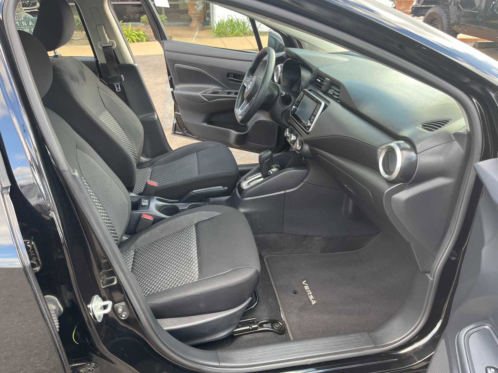 Vehicle image 14 of 27