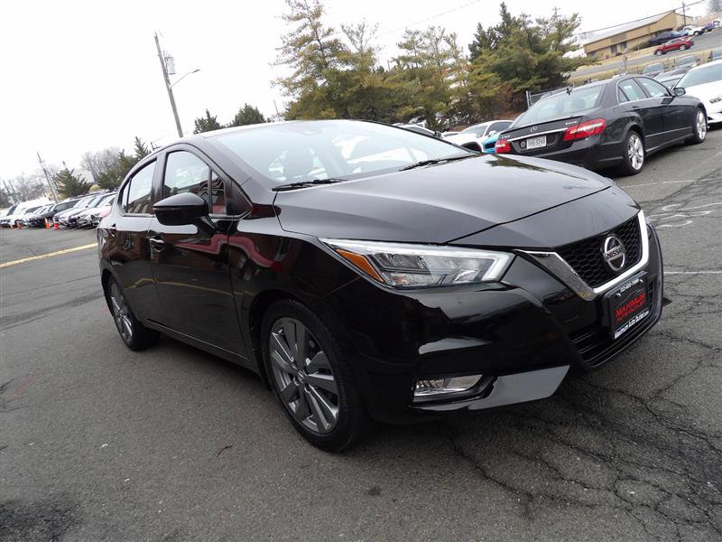 2020 Nissan Versa SR Image 1 of 25