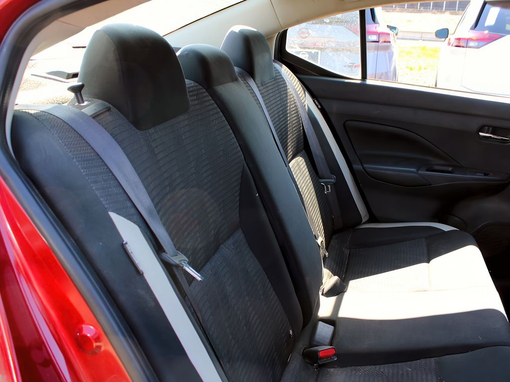 Vehicle image 14 of 18