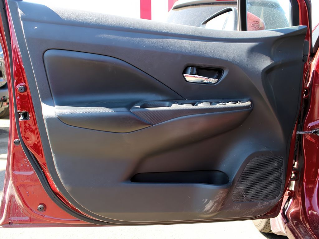 Vehicle image 8 of 18