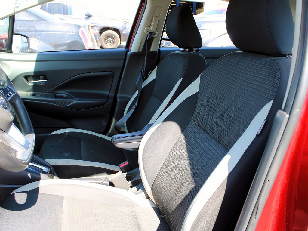 Vehicle image 10 of 18