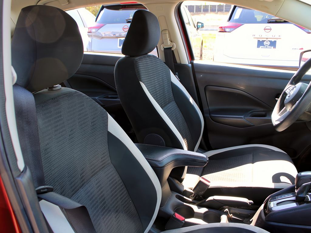 Vehicle image 12 of 18