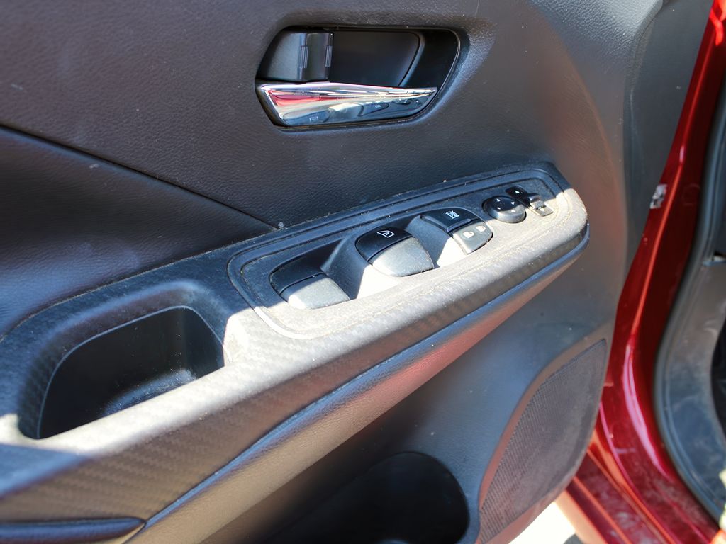 Vehicle image 9 of 18