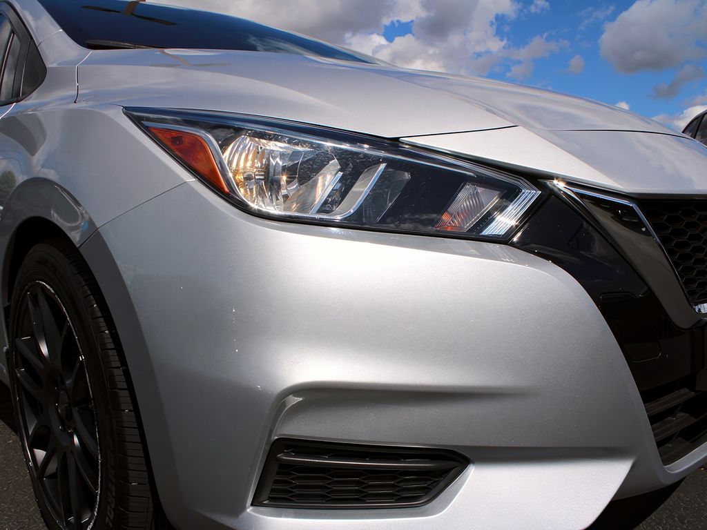 Vehicle image 27 of 33