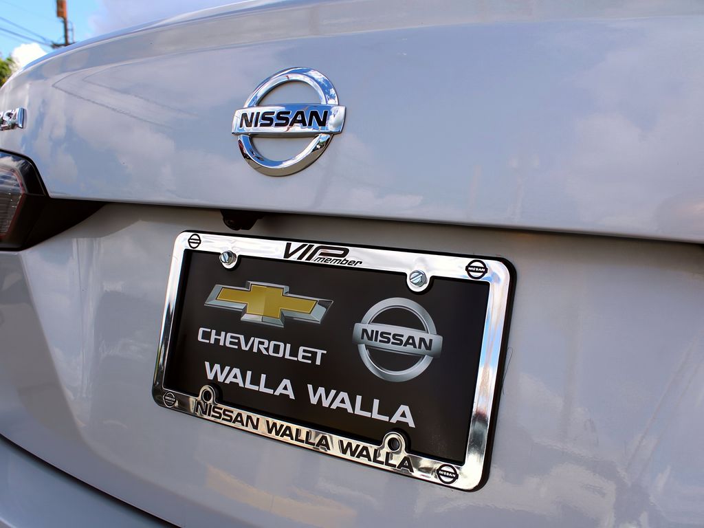 Vehicle image 29 of 33