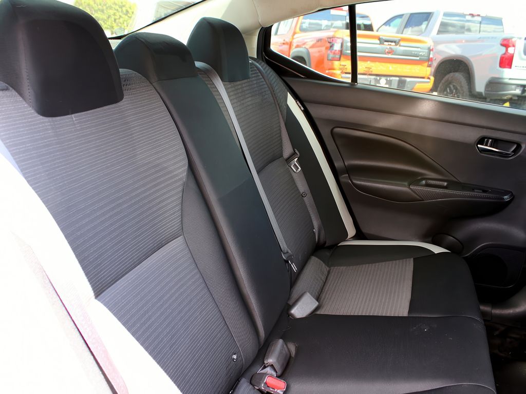 Vehicle image 24 of 33
