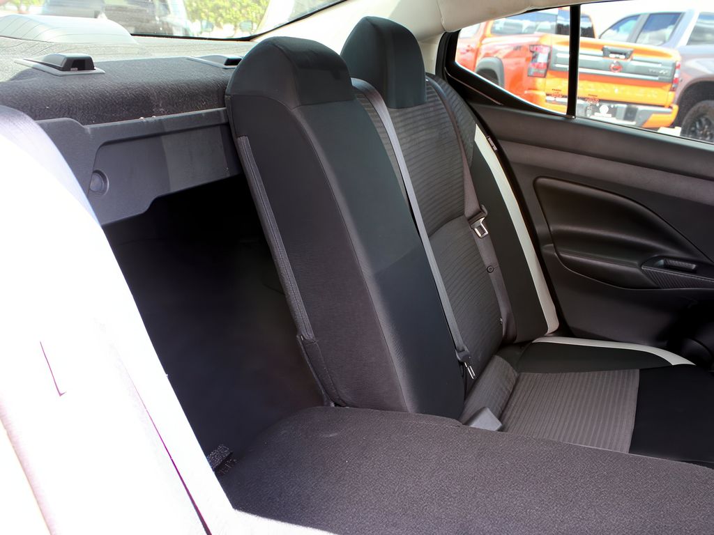 Vehicle image 25 of 33