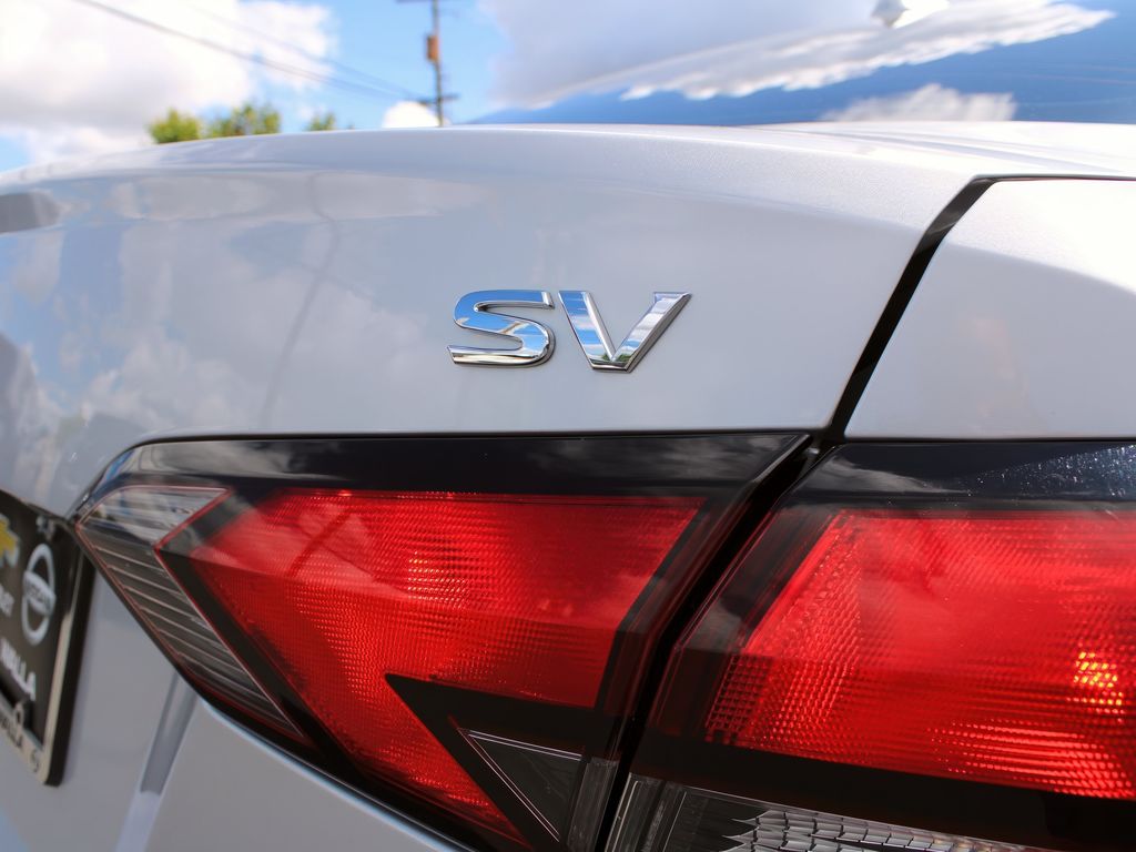 Vehicle image 31 of 33