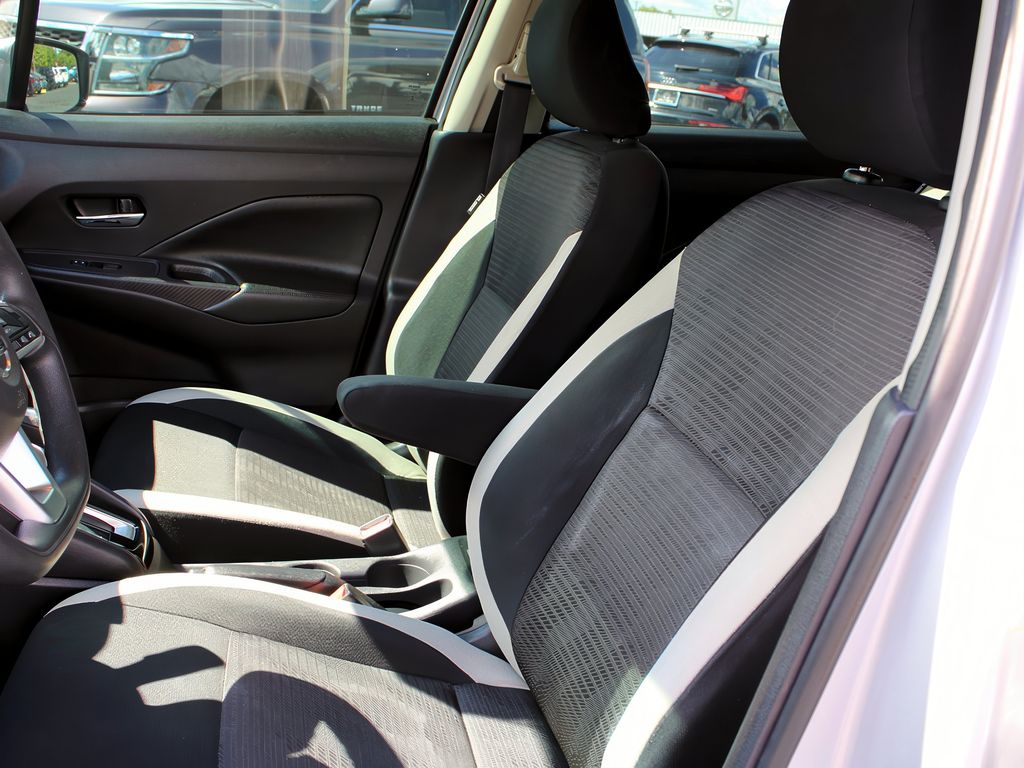 Vehicle image 13 of 33